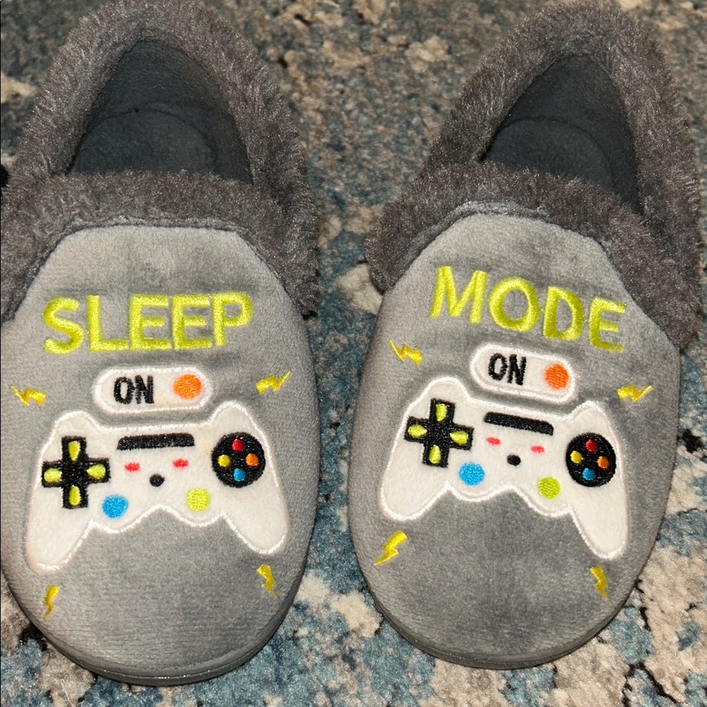 Video Game Robe with Game Controller Slippers - Picture 2 of 8